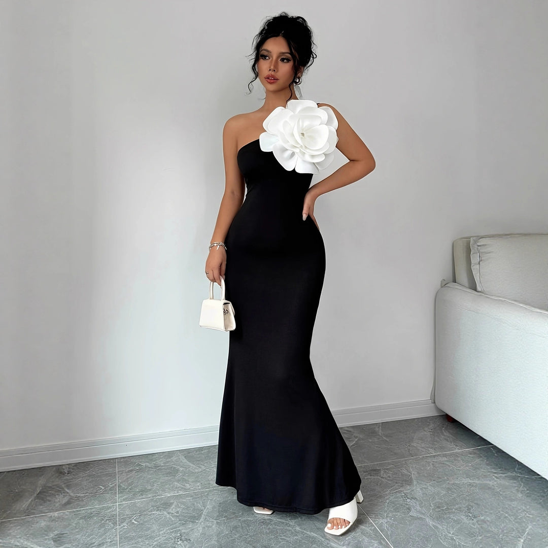 Damen figurbetontes Maxikleid mit asymmetrischem Design und dekorativer Blütenapplikation EB