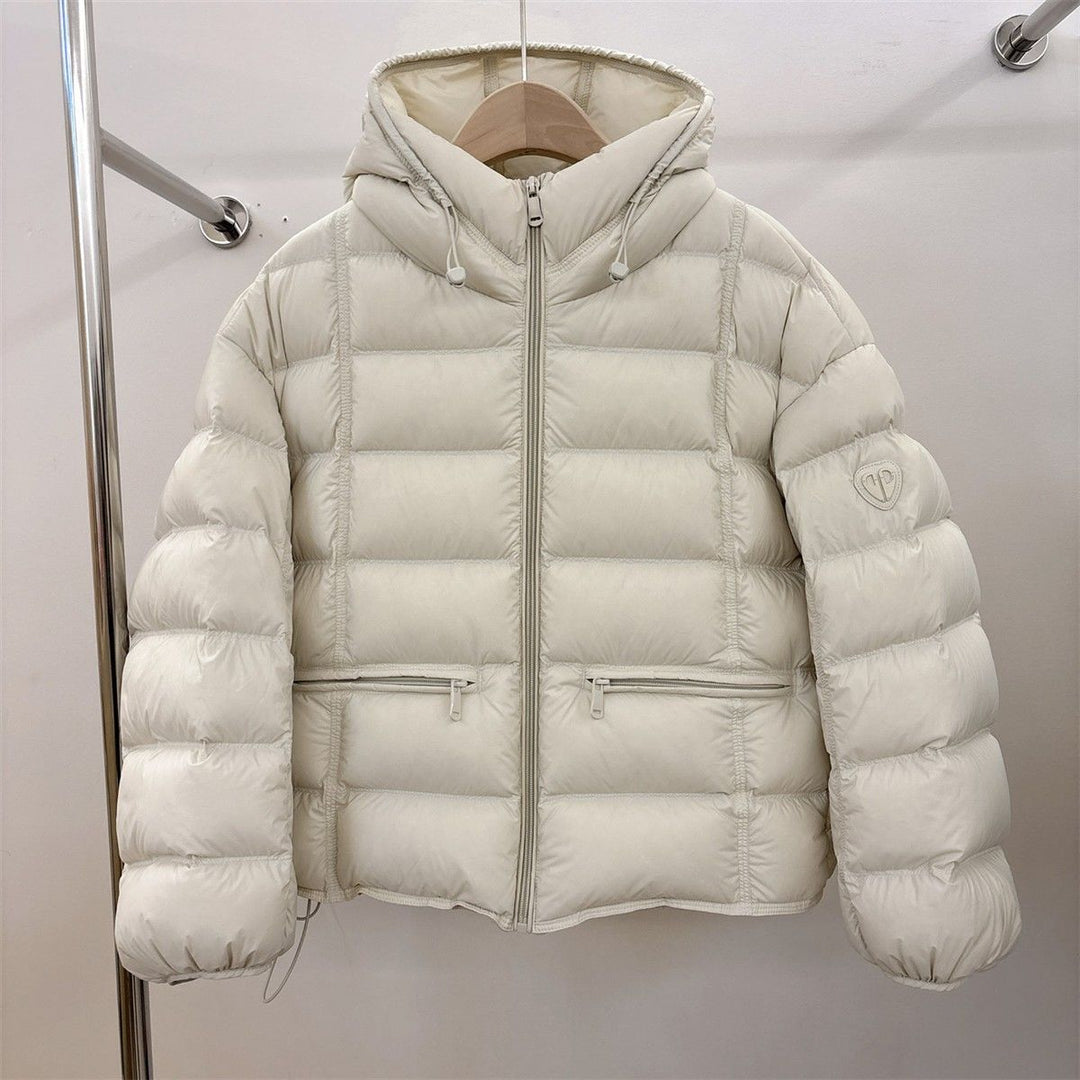 Damen nan kurz geschnittene Thermo-Steppjacke mit Kapuze, Reißverschlusstaschen und elastischen Bündchen EB