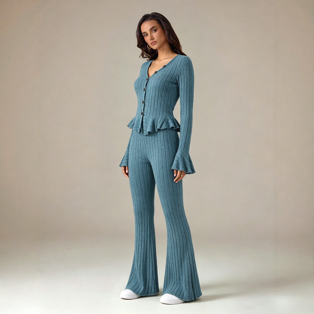 Damen feinstrukturiertes Rippstrick-Set mit tailliertem Knopfcardigan, Volant-Taillenpassform und ausgestellter Schlaghose Eichborn Berlin