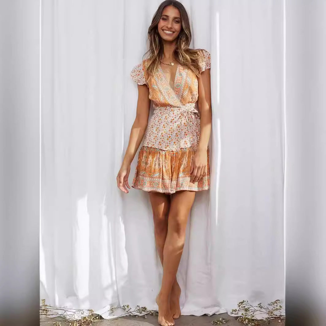 Damen floral gemusterte Sommerkleid mit V-Ausschnitt und Rüschensäumen EB