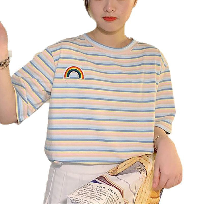 Damen gestreiftes T-Shirt mit buntem Regenbogen-Patch EB