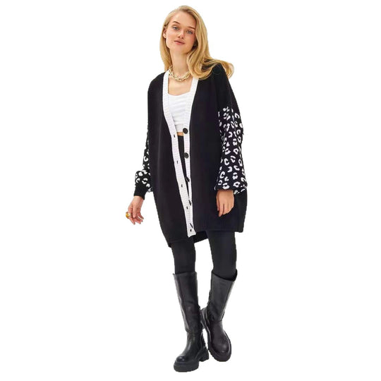 Damen Grobstrickjacke mit kontrastierenden Ärmeln und Knopfdetails EB