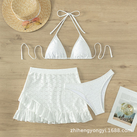 Damen Triangel-Bikini mit verspieltem Lochmuster und passendem Rock EB