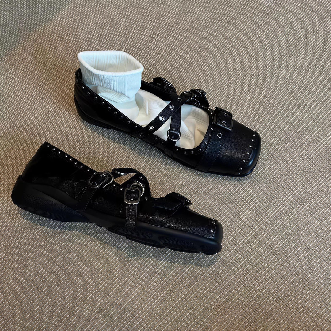 Damen Modische Ballerinas mit verstellbarem Riemchen und eleganten Nieten EB