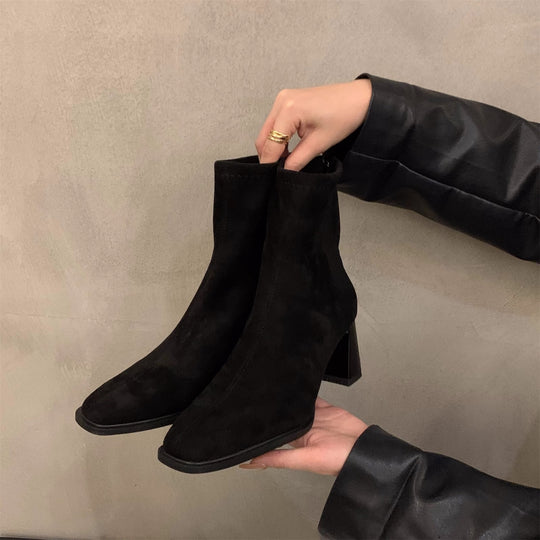 Damen Elegante Ankle Boots mit Hochwertigem Veloursleder und Robuster Blockabsatz EB