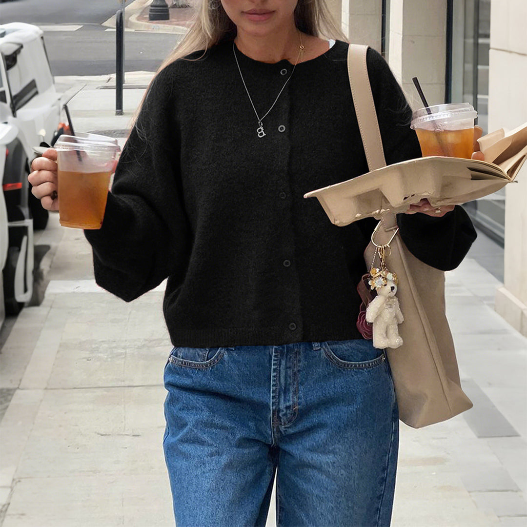 Damen nan kuschelige Kurzstrickjacke mit Perlmuttknöpfen und lässiger Oversize-Passform EB