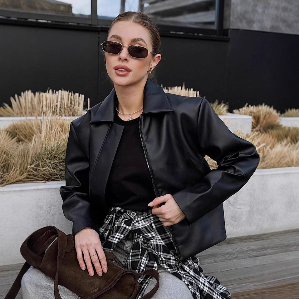 Damen Kunstlederjacke mit schlichter Schnittführung und dekorativem Kragen EB