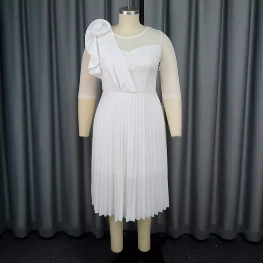 Damen elegantes Plissee-Kleid mit asymmetrischem Design und floralen Akzent EB