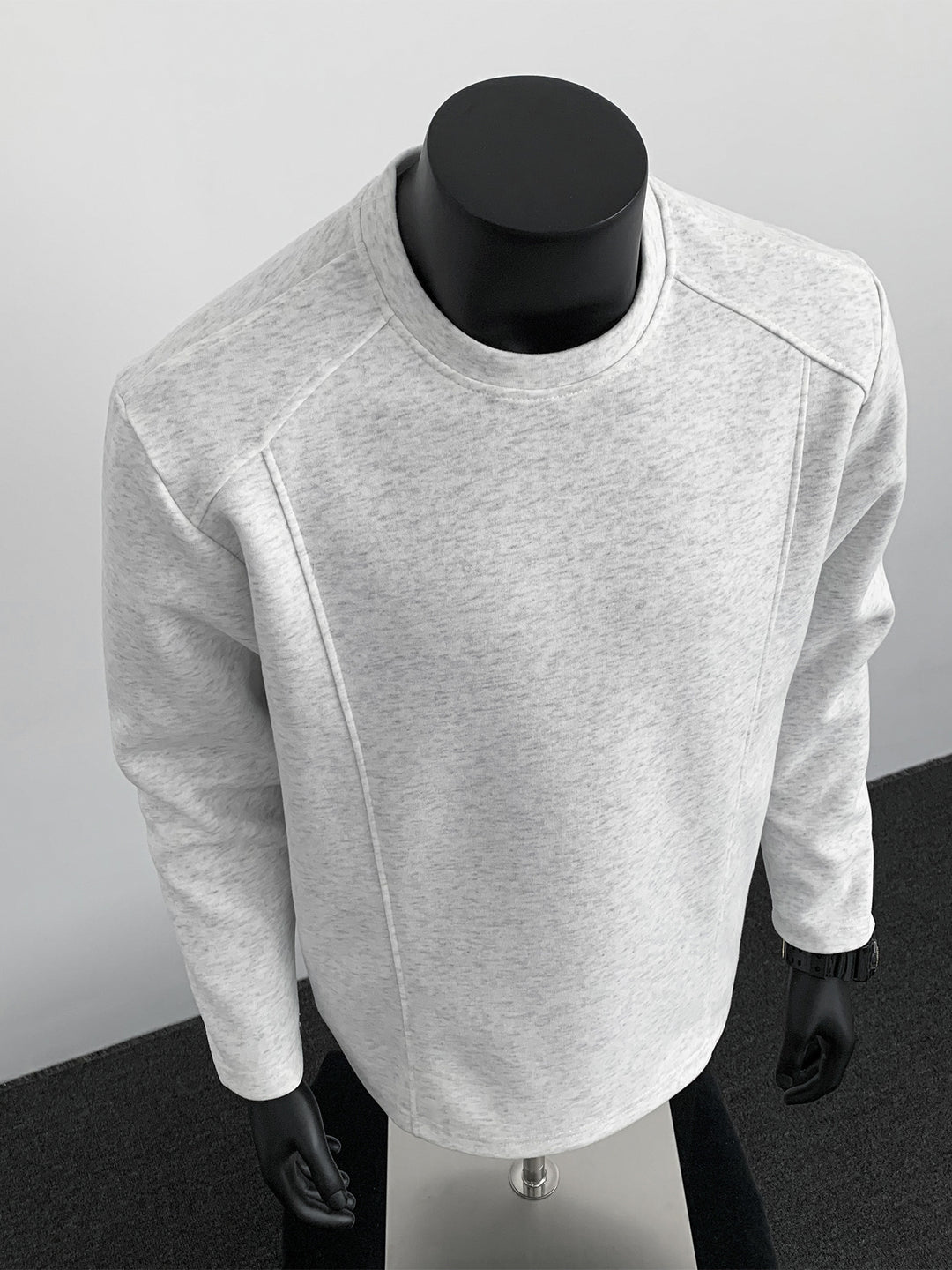 Herren nan taillierter Rundhals-Sweater aus dichtem Sweatstoff mit flachen Ziernähten und Raglanärmeln EB