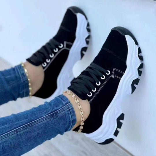 Damen  Sneaker mit dicker Profilsohle gepolstertem Fußbett und klassischem Schnürverschluss EB