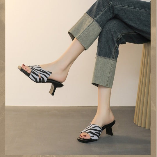 Damen Elegante Slide-Pantoletten mit speziellem Riemen EB