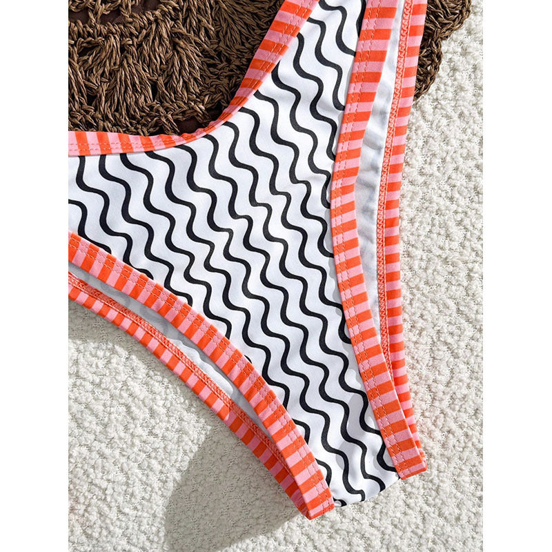 Damen Bandeau-Bikini mit gewelltem Muster und auffälligen Akzenten EB