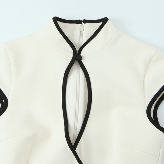 Damenkleid mit innovativem Schlüsselstell-Ausschnitt und figurbetontem Schnitt EB