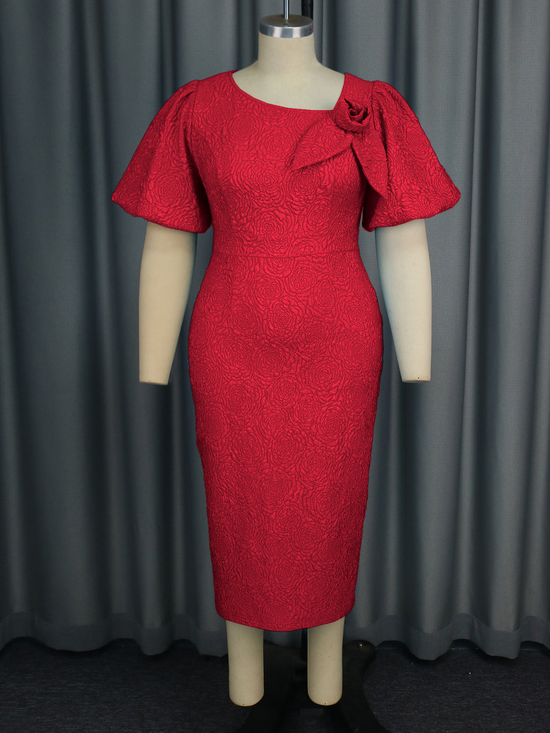 Damen elegantes Etuikleid mit fließenden Puffärmeln und Blumenapplikation EB