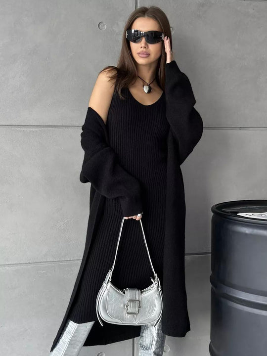 Damen Strickkleid mit tiefem V-Ausschnitt und langem Schnitt EB