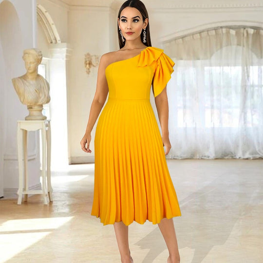 Damen Plissee Maxikleid mit asymmetrischem Träger und Rüschendetail EB