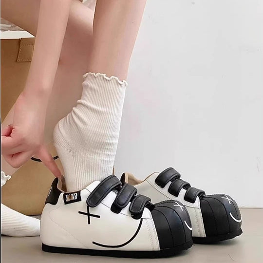 Damen bequeme Clogs mit praktischem Klettverschluss und einzigartigem Design EB