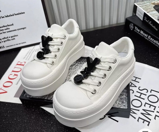 Damen Modische Sneakers mit auffälligem Design EB