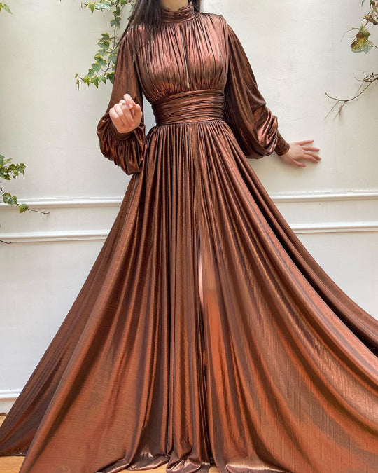Damen Elegantes Maxikleid mit plissierten Details und luxuriösem Fall EB