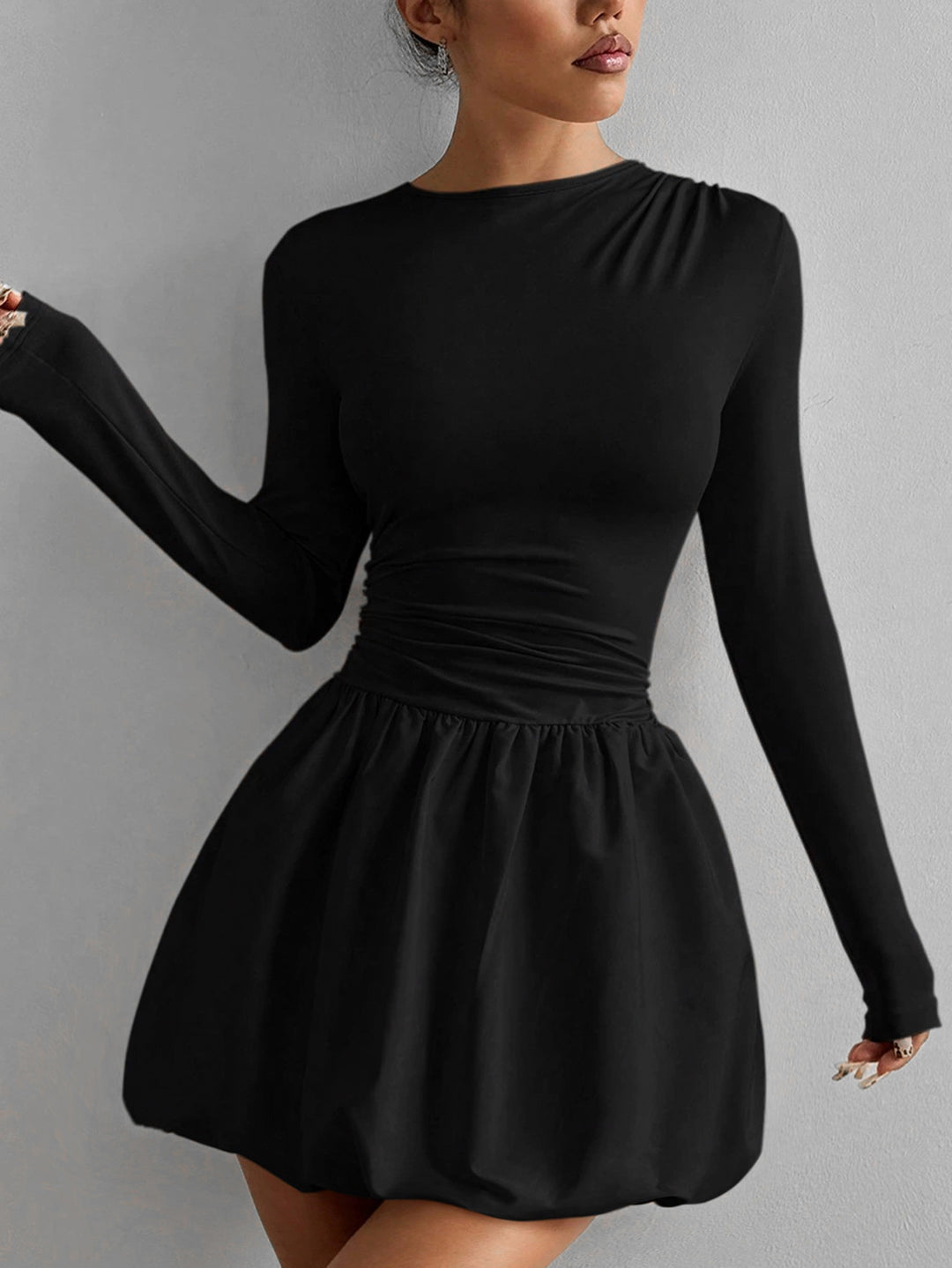 Damen Figurumspielendes Kleid mit langen Ärmeln und gerafftem Saum EB