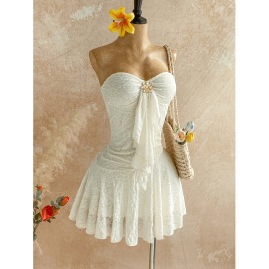 Damen Babydoll Kleid mit elegantem Spitzenbesatz und gerafftem Saum EB
