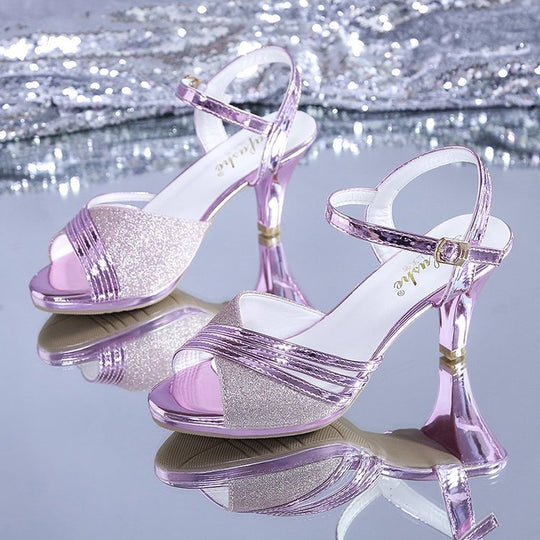 Damen Elegante Sandalen mit schimmernden Akzenten und modischem Absatz EB