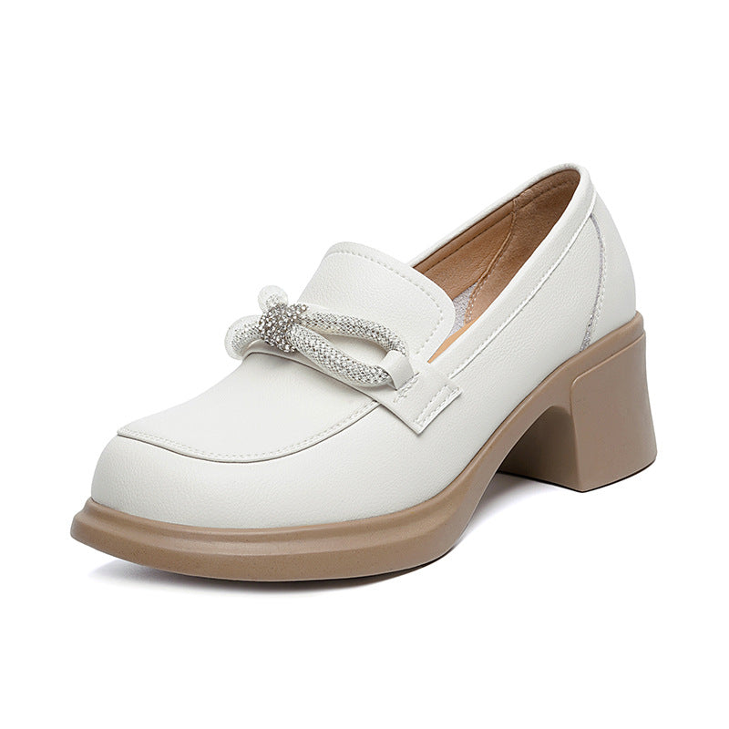 Damen Elegante Mokassins mit modischem Schmuckdetail und bequemem Absatz EB