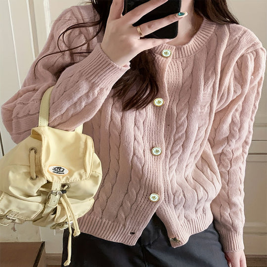 Damen Grobstrickjacke mit Knopfverschluss und besonderem Zopfmuster EB