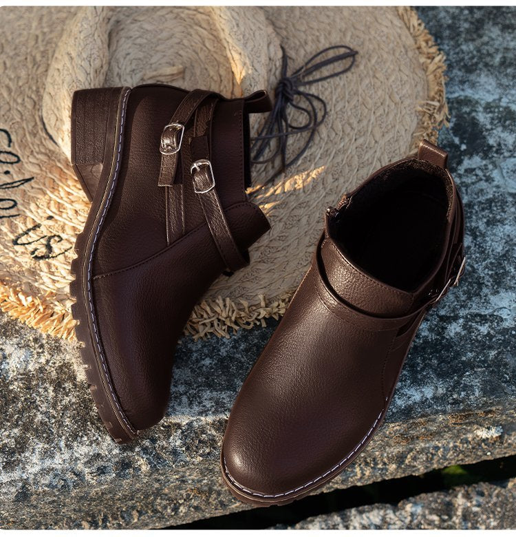 Damen nan Stiefelette mit doppelten Zierriemen, profilierter Traktorsohle und niedrigem Blockabsatz EB