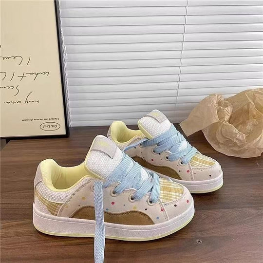 Damen Sportliche Sneakers mit verspieltem Karomuster und höchstem Tragekomfort EB