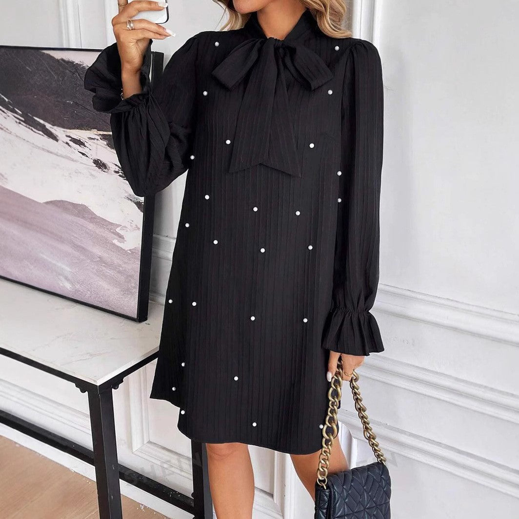 Damen elegantes Kleid mit Schleifenkragen und Pünktchen-Applikationen EB