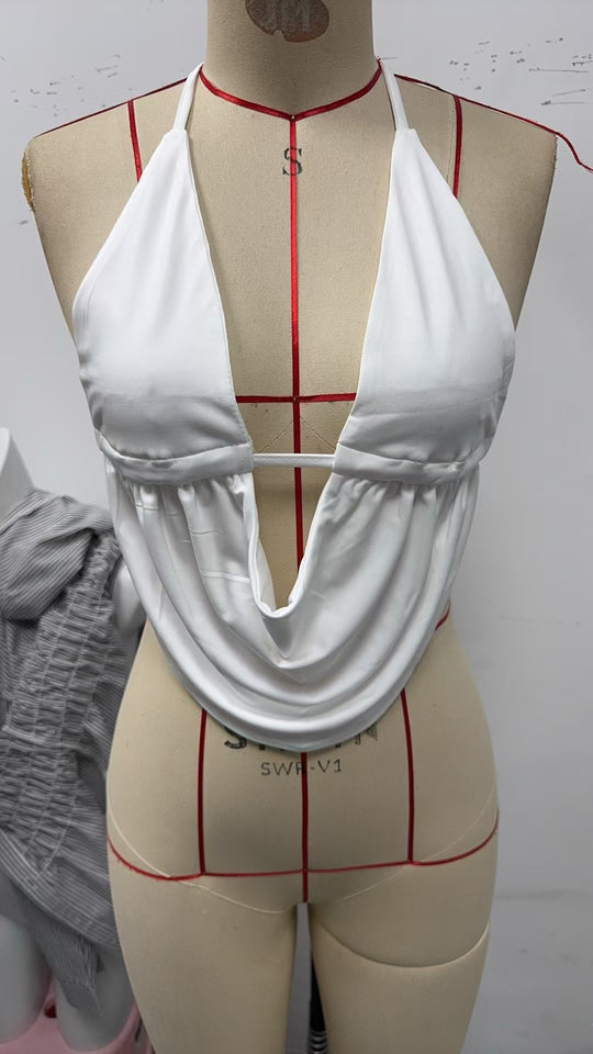 Damen lässiges Halter-Top mit tiefem V-Ausschnitt und asymmetrischer Drapierung EB