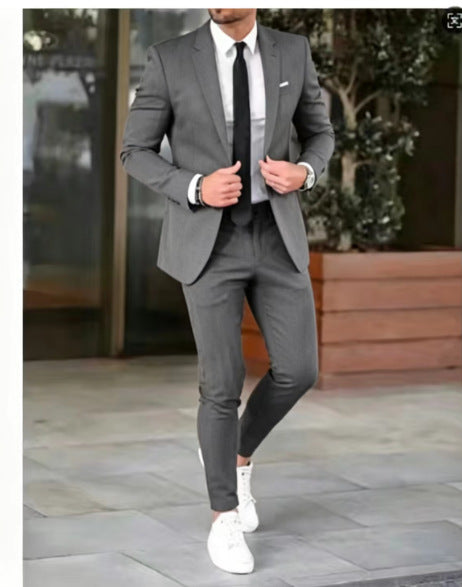 Herren nan tailliertes Anzugset aus leichtem Stretch-Twill mit Ein-Knopf-Sakko und Flat-Front-Hose EB
