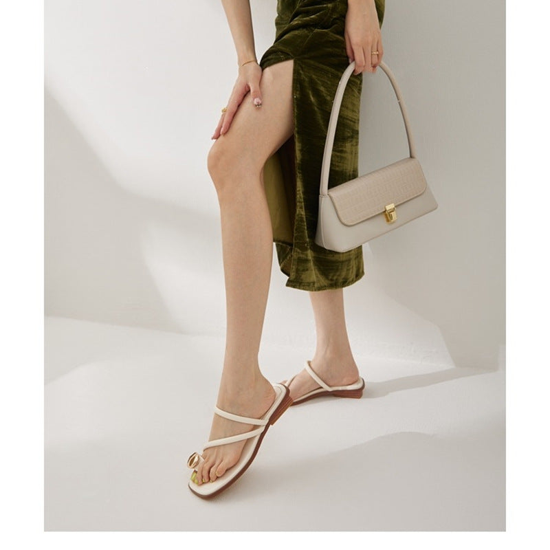 Damen Zehentrenner-Sandalen mit elegantem Riemendesign und luxuriösem Schmuckdetail EB