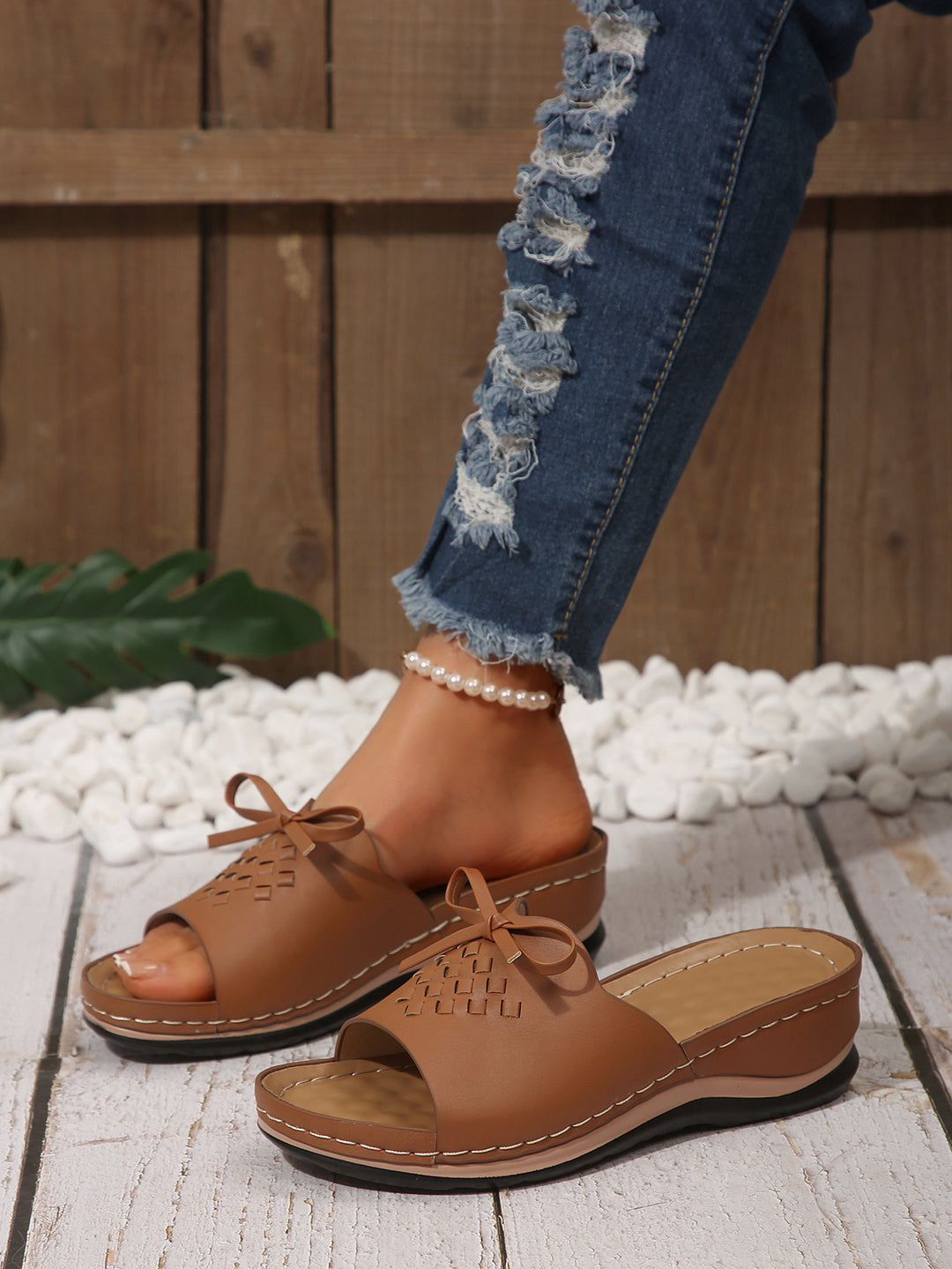 Damen Komfortable Ledersandalen mit geflochtenem Design und modischem Schleifenakzent EB