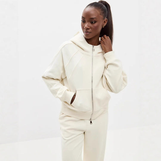 Damen entspanntes Fleece-Zweiteiler Set mit Raglan-Kapuzenjacke, durchgehendem Reißverschluss und gerader Relax-Jogginghose Eichborn Berlin