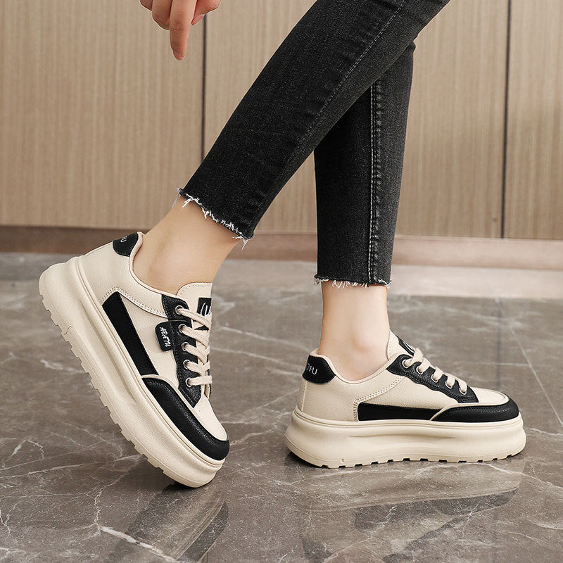 Damen Sportliche Plateau-Sneaker mit modischem Design und dämpfender Sohle EB