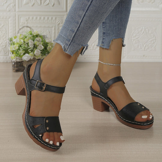 Damen Absatzsandalen mit modischem Riemen und dekorativen Akzenten EB