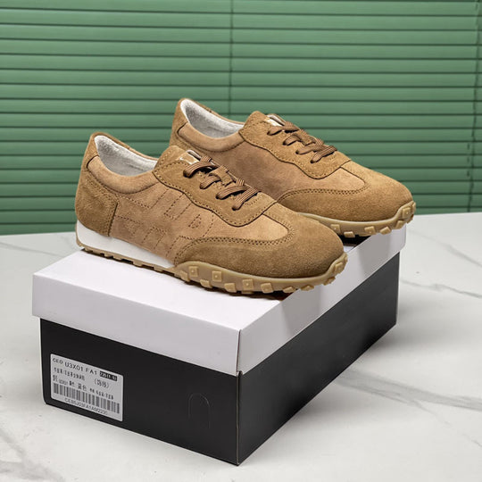 Damen Sportliche Sneaker mit hochwertigem Wildleder-Obermaterial und rutschfester Sohle EB