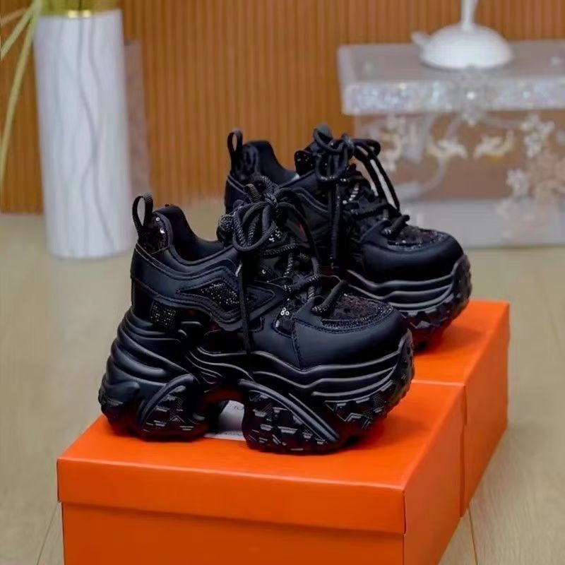 Damen Modische Plateau-Sneaker mit glamourösen Akzenten EB