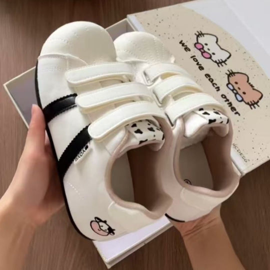 Damen Kindersportschuhe mit verstellbaren Klettverschlüssen und verspieltem Design EB