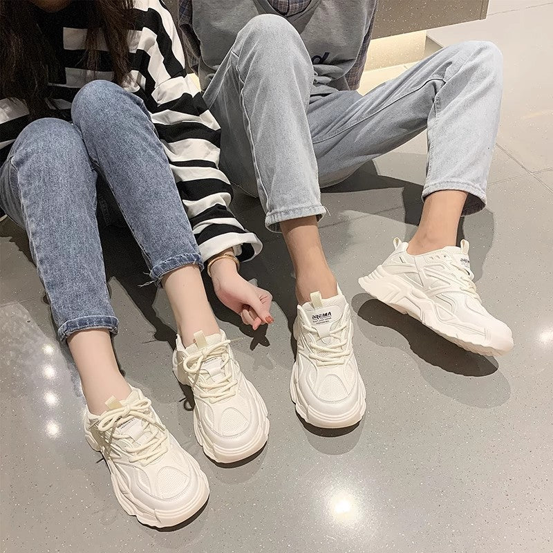 Unisex auffällige Chunky-Sneaker mit atmungsaktivem Mesh-Obermaterial, gepolsterter Fersenkammer und profiliertem Plateau-Absatz EB