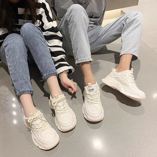 Unisex auffällige Chunky-Sneaker mit atmungsaktivem Mesh-Obermaterial, gepolsterter Fersenkammer und profiliertem Plateau-Absatz EB