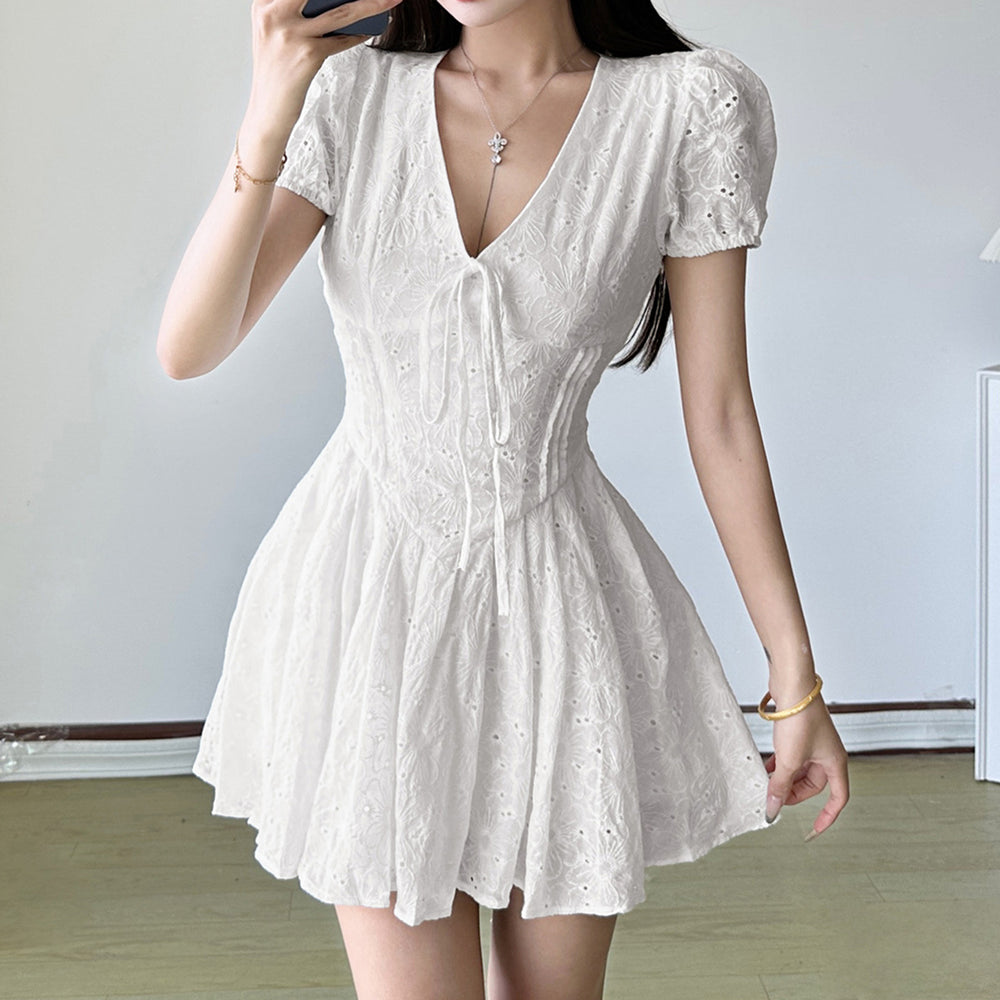 Damen Kurzärmeliges Sommerkleid mit raffinierten Rüschendetails und Bindeband EB