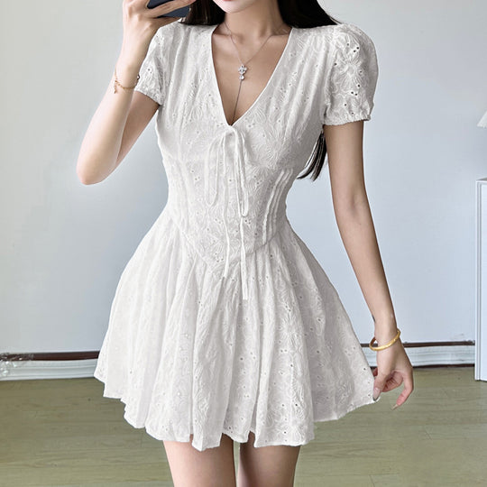 Damen Kurzärmeliges Sommerkleid mit raffinierten Rüschendetails und Bindeband EB