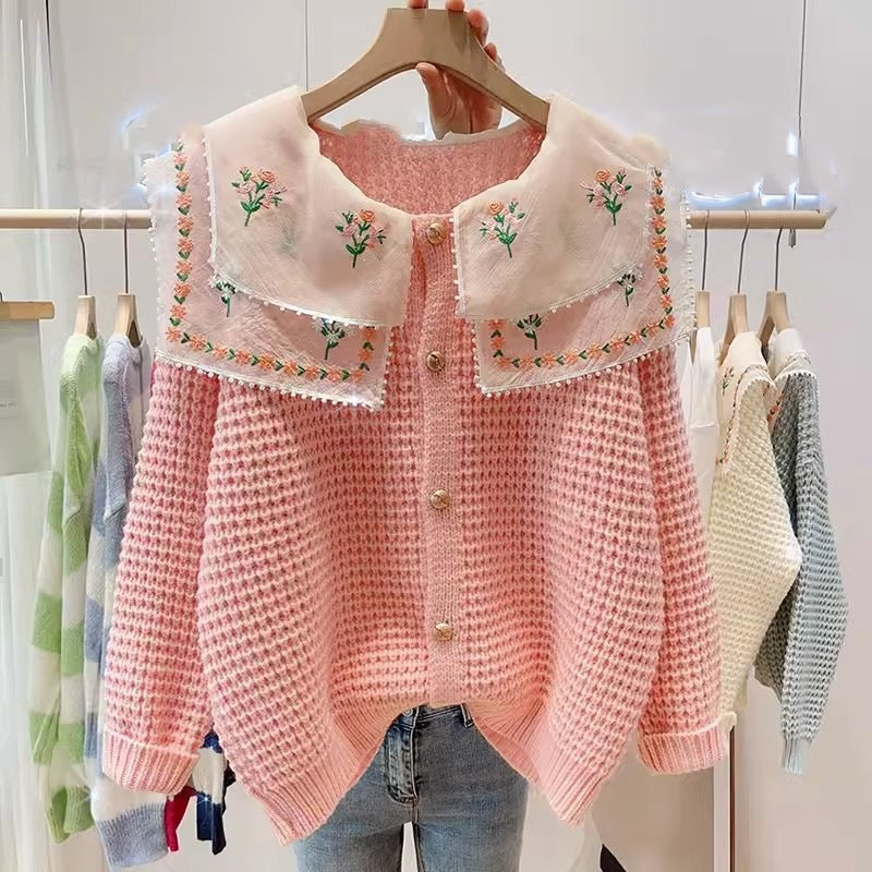 Damen gestickterCardigan mit weit geschnittenem Kragen EB