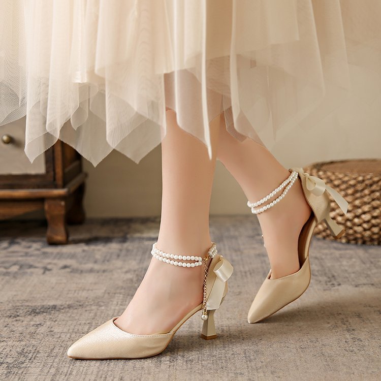 Damen elegante Pumps mit funkelndem Perlenakzent EB