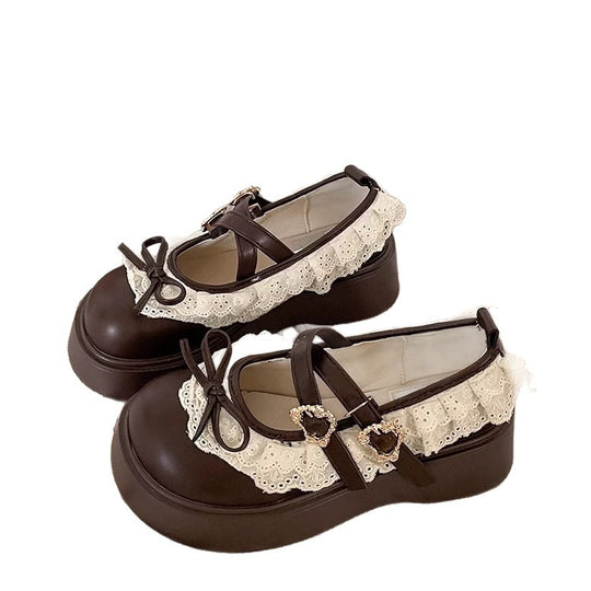 Damen Komfortable Plateau-Sandalen mit zarter Rüschendekoration und goldenen Schnallen EB