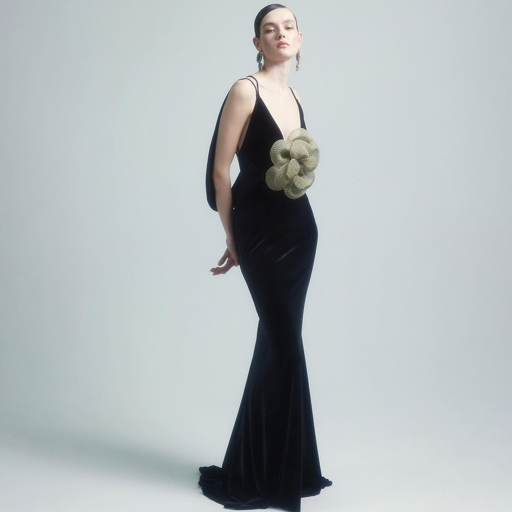Damen Figurbetontes Abendkleid mit einzigartiger Blütenapplikation EB