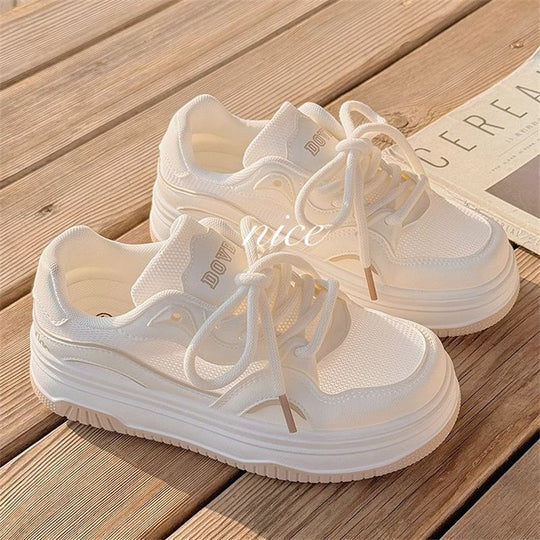 Damen Minimalistische Platform-Sneaker mit gepolstertem Komfortkragen und profilierter Wedgesohle EB